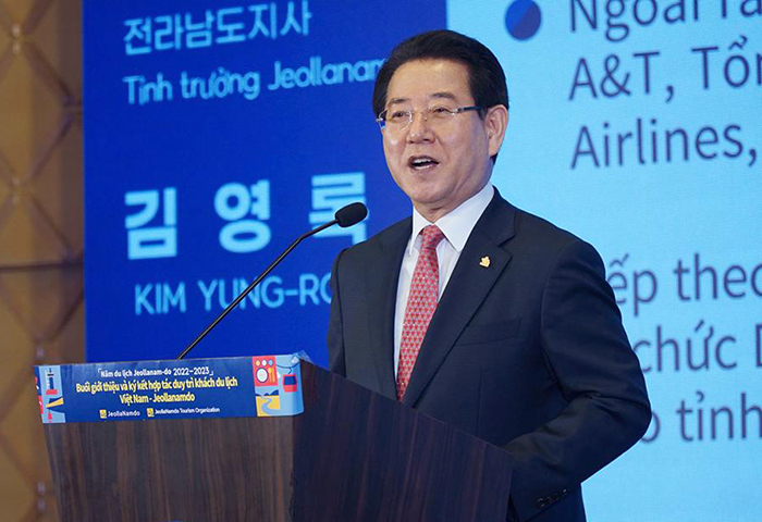 Ông Kim Yung-Rok - Tỉnh trưởng tỉnh Jeollanam-do phát biểu tại hội nghị